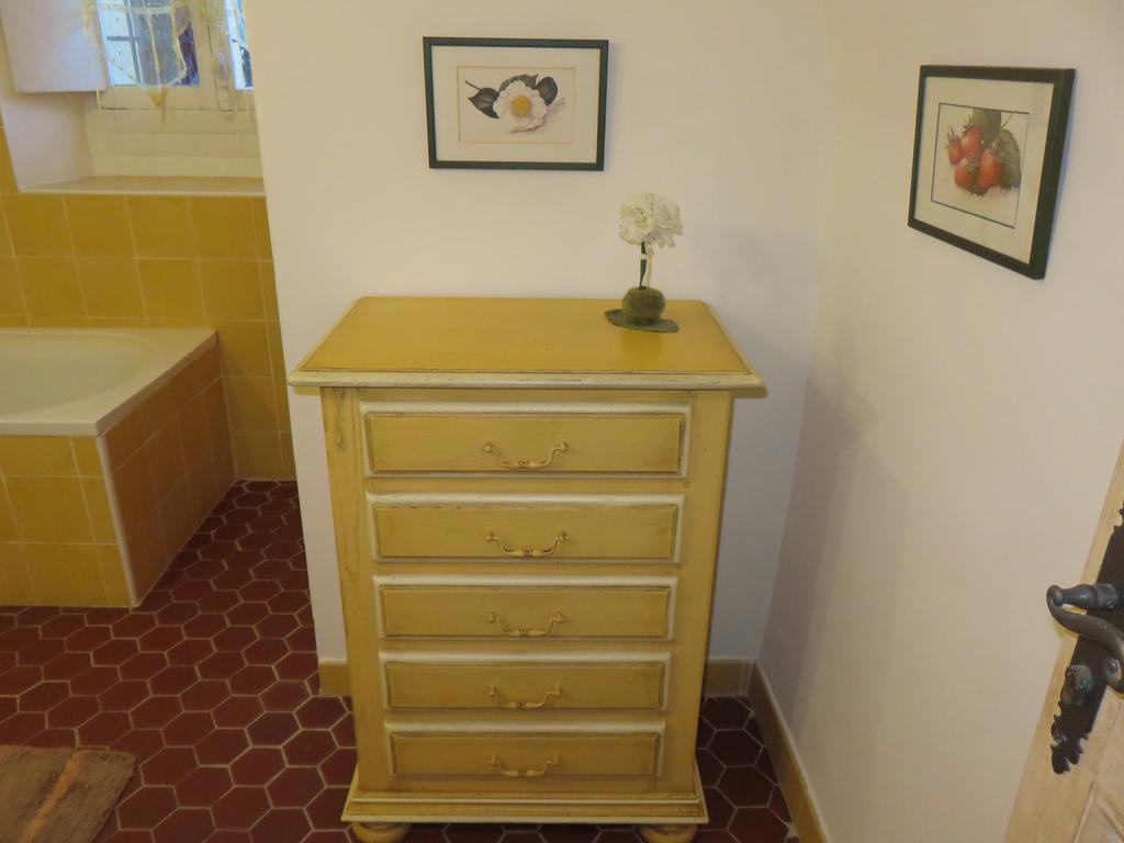 Le Clos Des Canebiers Bed and Breakfast Γκρας Δωμάτιο φωτογραφία