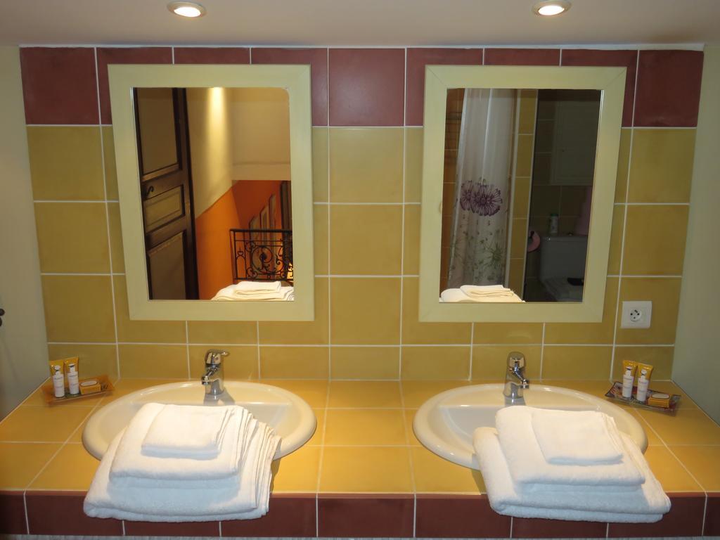 Le Clos Des Canebiers Bed and Breakfast Γκρας Δωμάτιο φωτογραφία