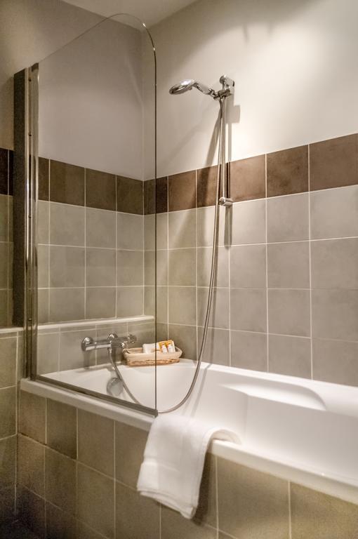 Le Clos Des Canebiers Bed and Breakfast Γκρας Δωμάτιο φωτογραφία