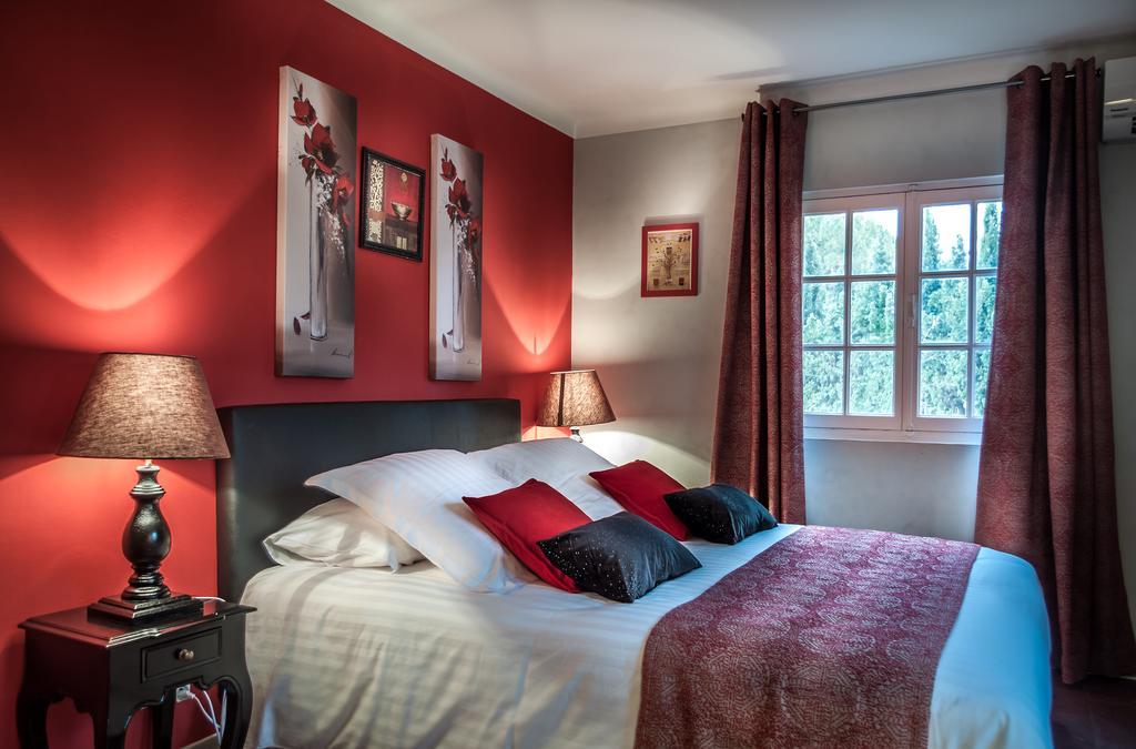 Le Clos Des Canebiers Bed and Breakfast Γκρας Δωμάτιο φωτογραφία
