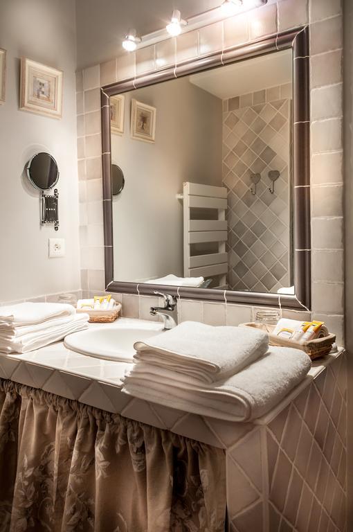 Le Clos Des Canebiers Bed and Breakfast Γκρας Δωμάτιο φωτογραφία