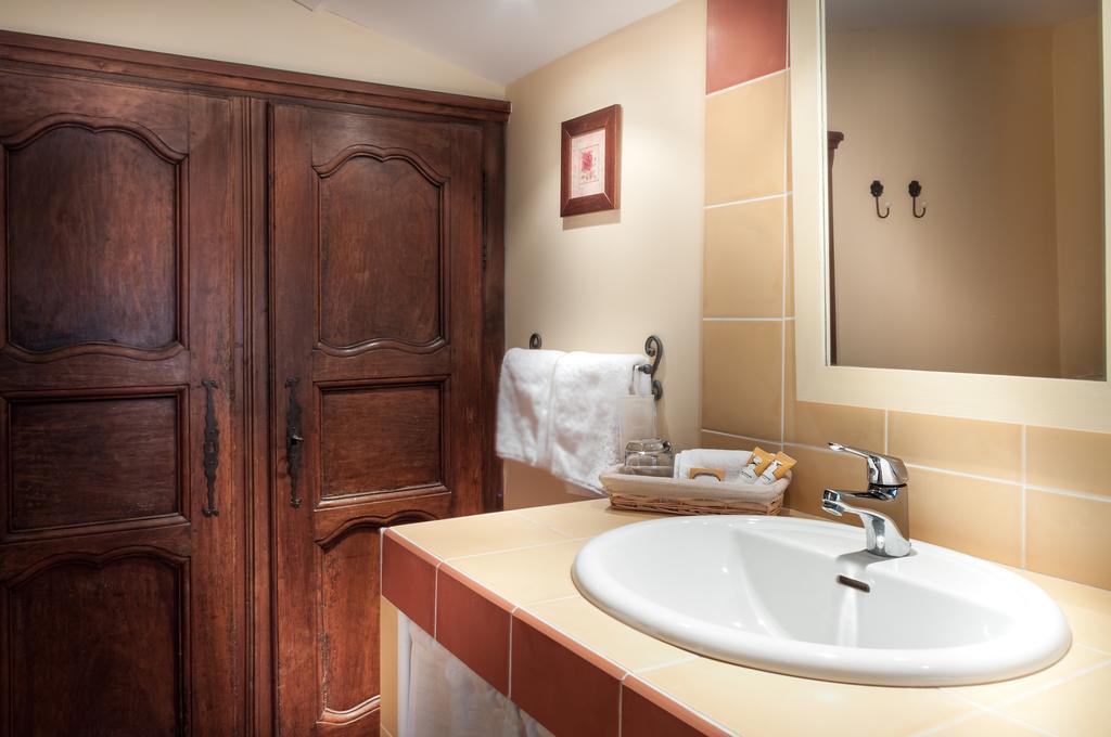 Le Clos Des Canebiers Bed and Breakfast Γκρας Δωμάτιο φωτογραφία