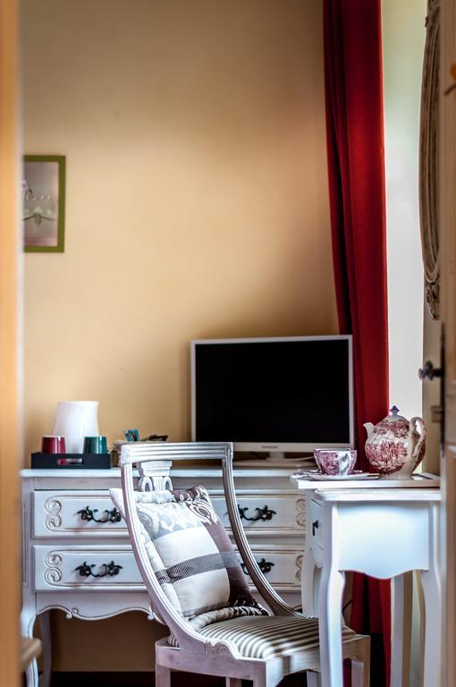 Le Clos Des Canebiers Bed and Breakfast Γκρας Δωμάτιο φωτογραφία