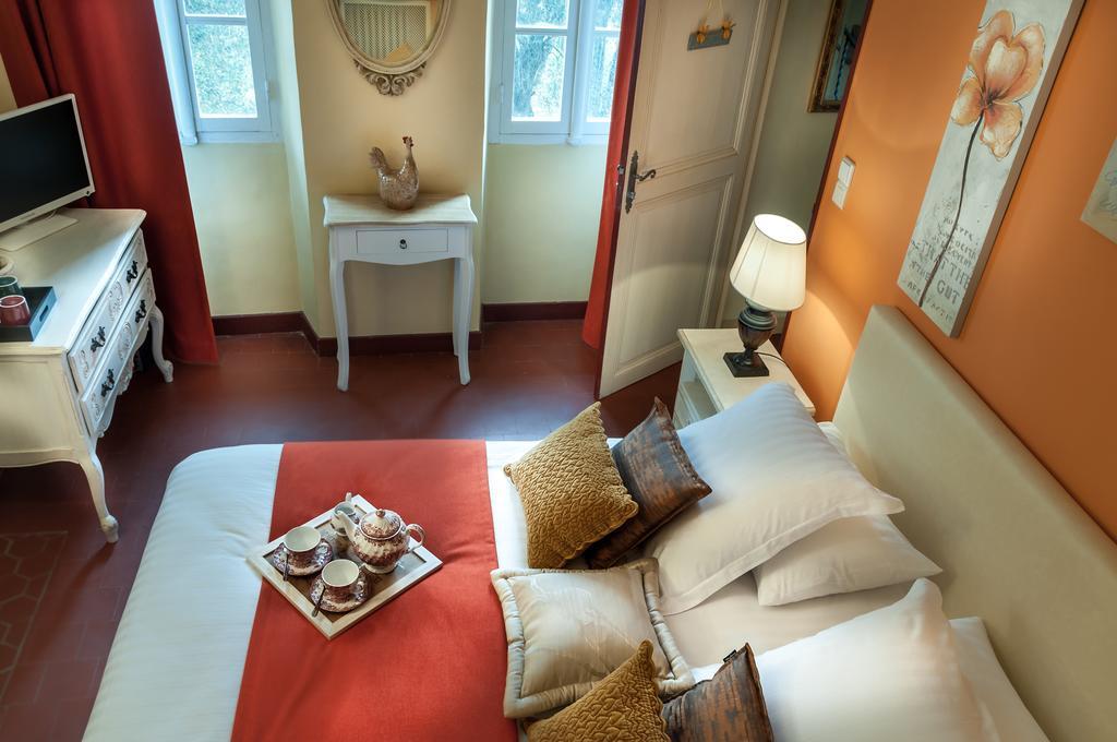Le Clos Des Canebiers Bed and Breakfast Γκρας Δωμάτιο φωτογραφία