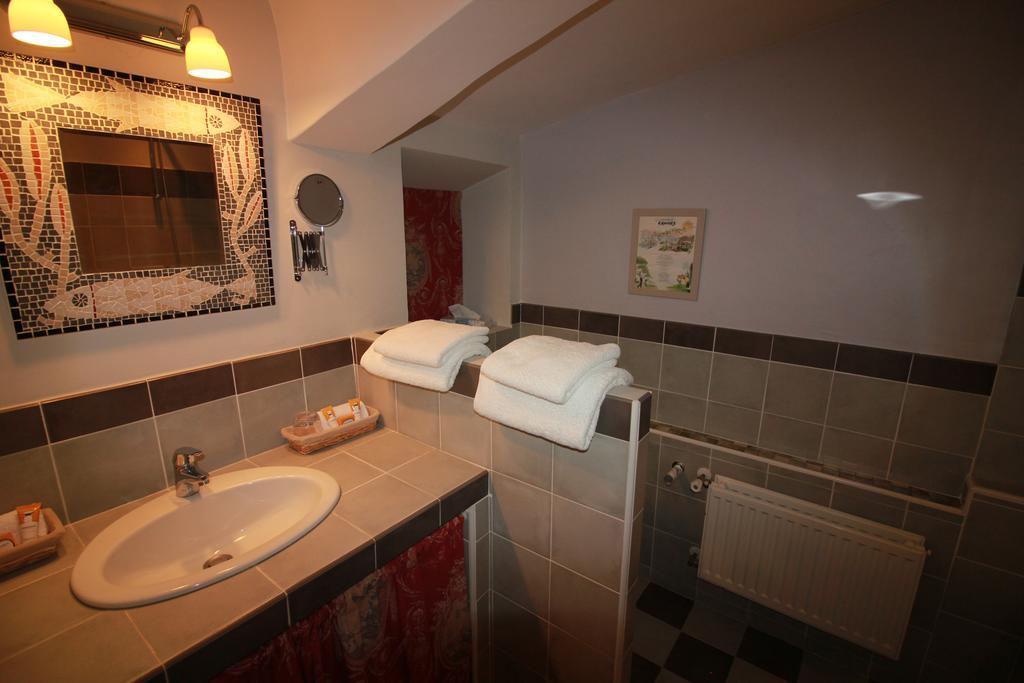 Le Clos Des Canebiers Bed and Breakfast Γκρας Εξωτερικό φωτογραφία