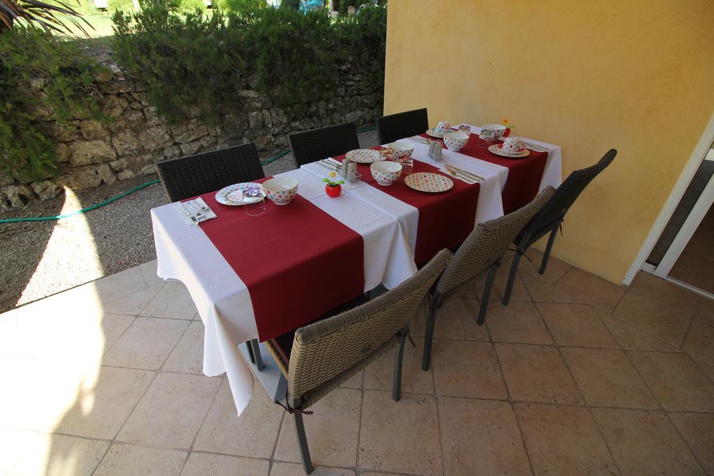 Le Clos Des Canebiers Bed and Breakfast Γκρας Εξωτερικό φωτογραφία